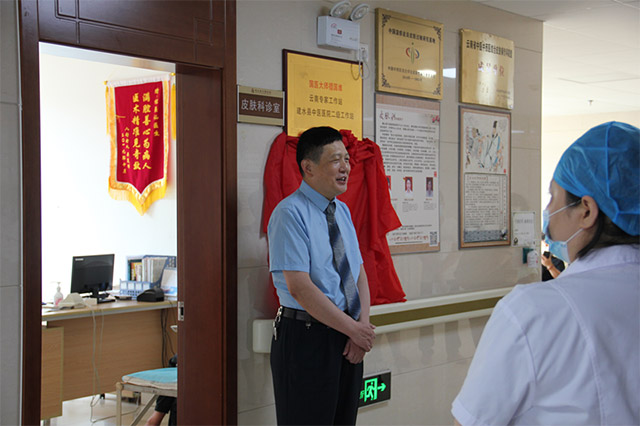 紅河州州管專家、紅河州首屆醫(yī)學學科帶頭人納猛教授專家工作站落戶我院(圖2)