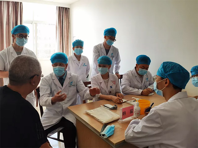 紅河州州管專家、紅河州首屆醫(yī)學學科帶頭人納猛教授專家工作站落戶我院(圖3)